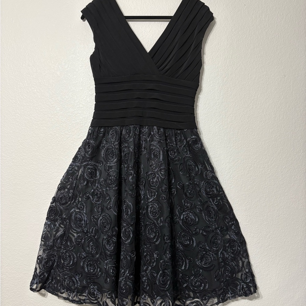 Adrianna Papell Elegant Black Cocktail, Party Dress, Sleeveless, Pleated Bodice - Picture 2 of 14